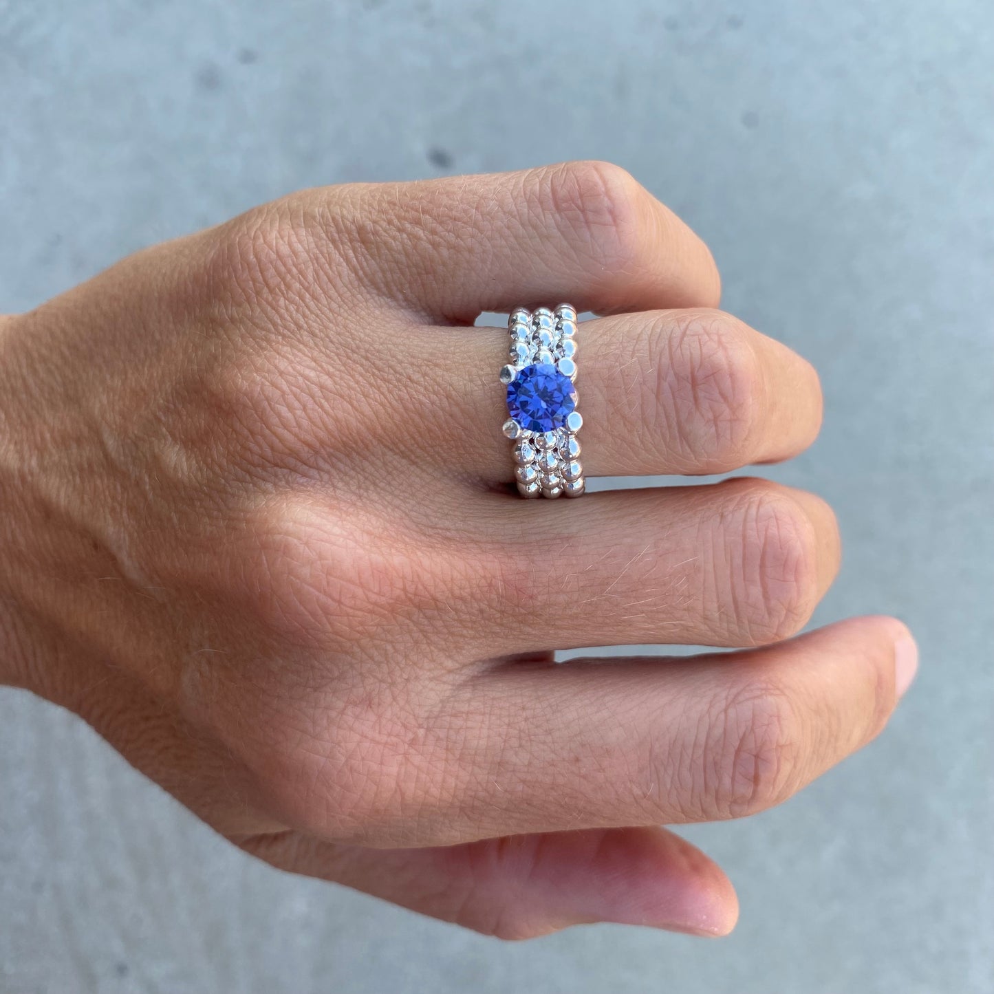 Trippel BOBLEring blå zirkonia