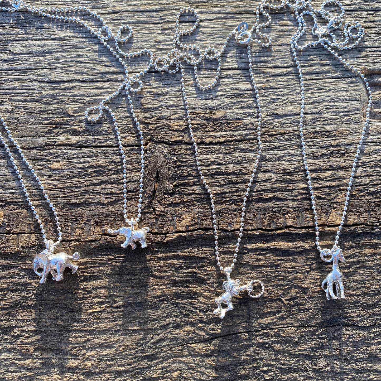 Tøysete apekatt i kjede