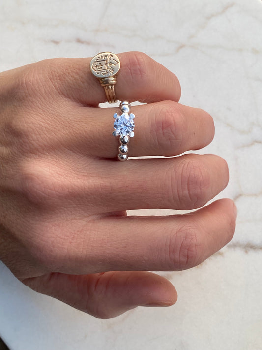 Poppy ring med blank zirkonia