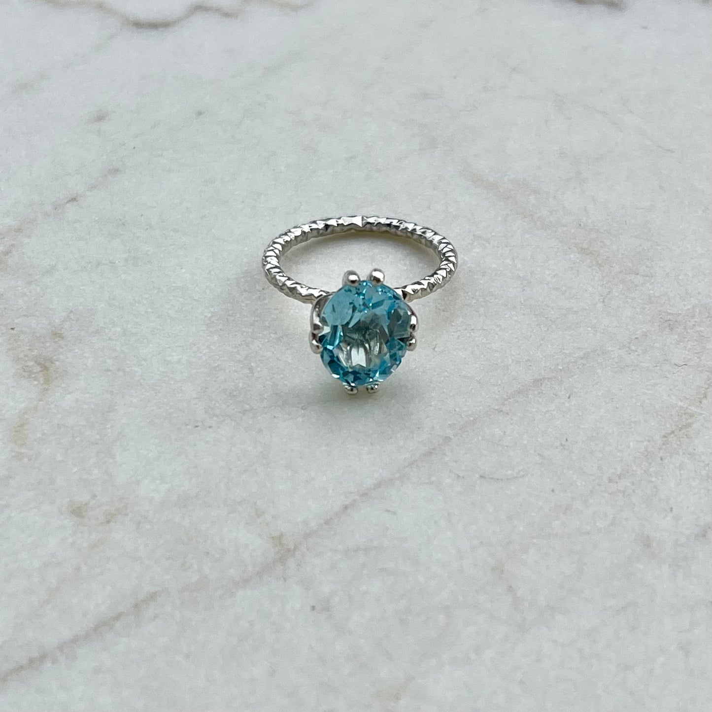 Harriet med blå topaz