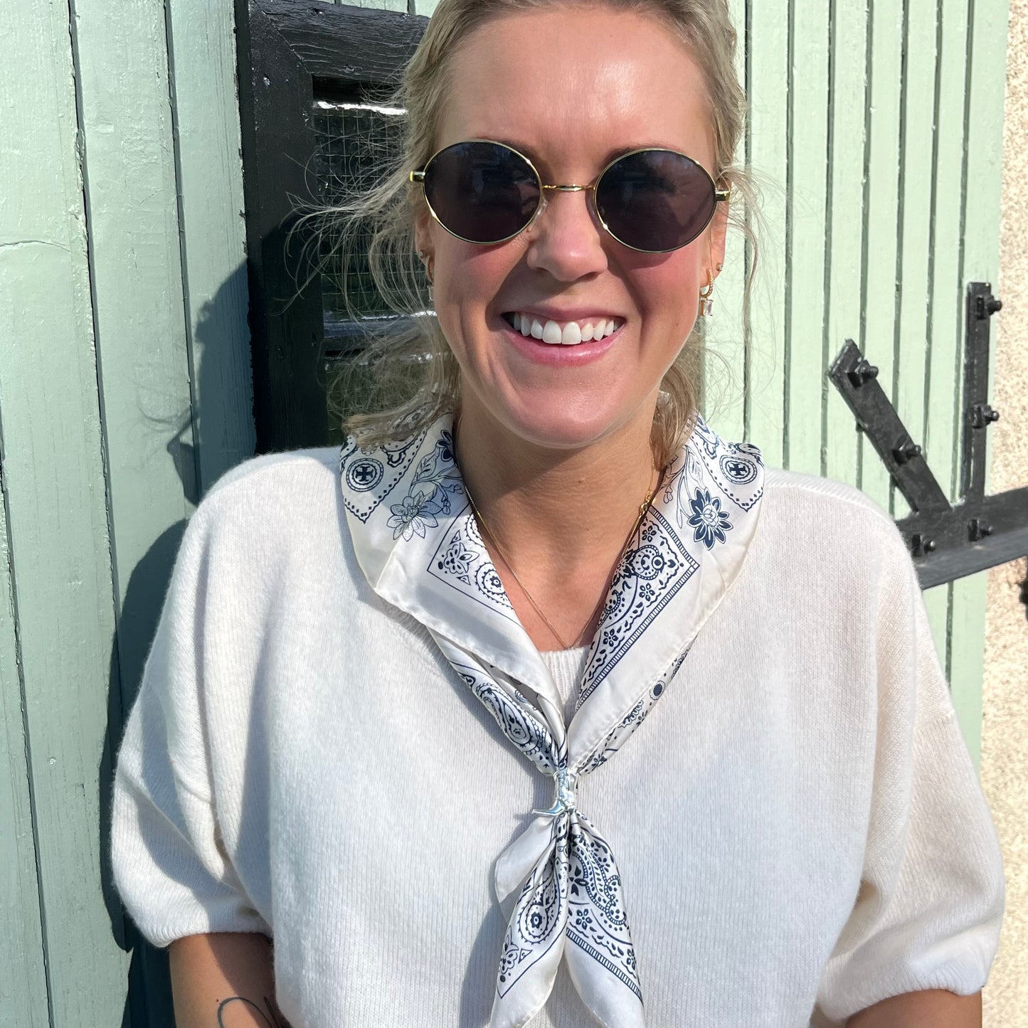 Brosje med sølv boots