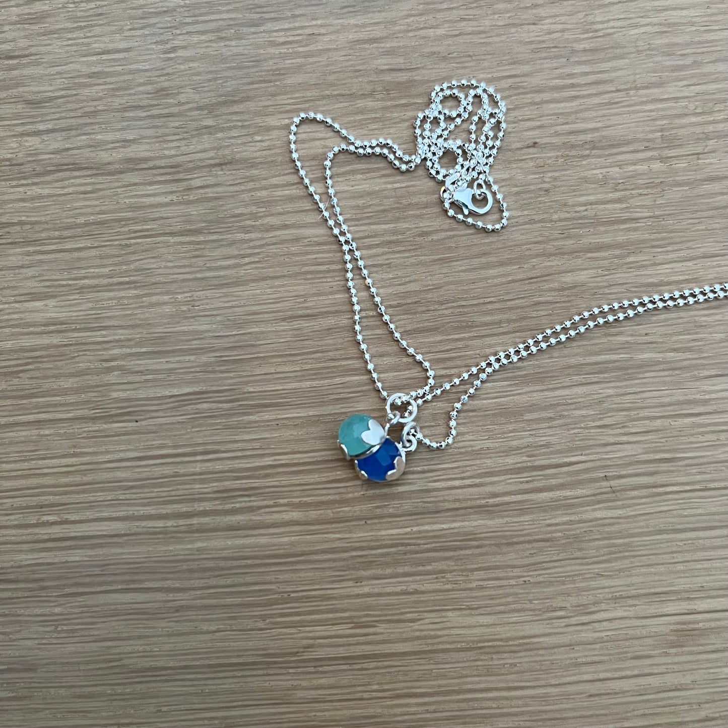 Kjede med lysegrønn Chalcedon